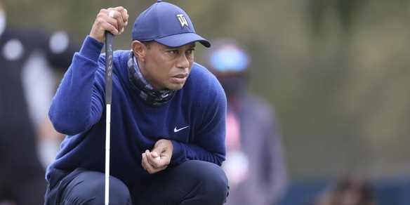 Golf, Tiger Woods si ferma ancora: problemi a una gamba