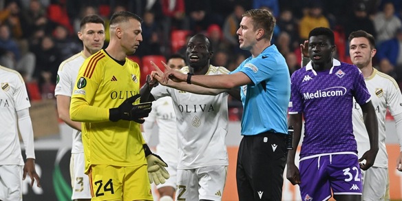 Moviola Cukaricki-Fiorentina: gara ferma per cori razzisti, cos'è successo