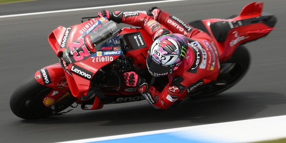 Gp Malesia, Bastianini incredibile: il pianto a dirotto sotto il casco