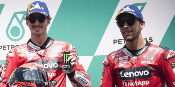 Gp Malesia, Bastianini, Marquez e Bagnaia: che siparietto davanti alla tv