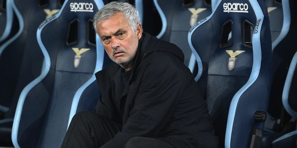 Mourinho dopo Lazio-Roma: "Pedro può fare nuoto. Sui cambi..."