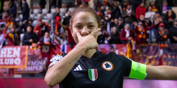 Roma femminile, Giugliano show in Champions: beffa il Bayern al 91' ed esulta come Dybala