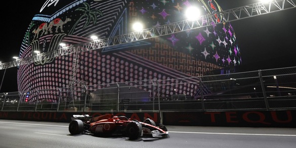 Las Vegas, prove interrotte per un tombino: ko la Ferrari di Sainz