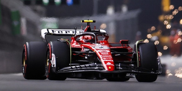 Ferrari, Sainz sfida la Mercedes ad Abu Dhabi: “Ho voglia di batterli”