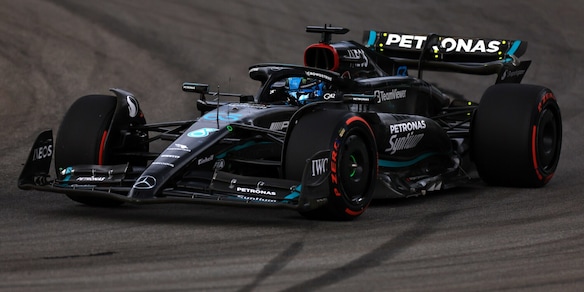 F1, Russell comanda le FP1 di Abu Dhabi. Sainz 7° davanti a Shwartzman