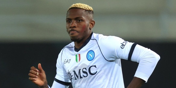 Napoli, Osimhen in campo senza mascherina: non succedeva da due anni