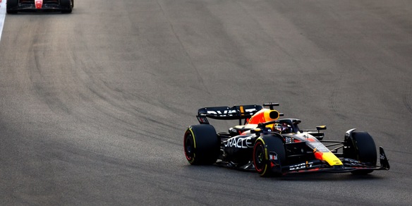 Abu Dhabi, Leclerc dietro Verstappen, ma Mercedes è seconda nel Mondiale