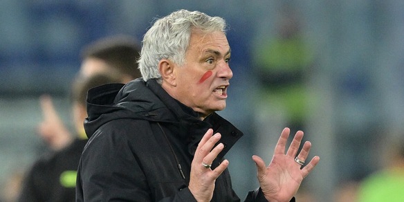 Mourinho impazzisce al gol di El Shaarawy: ecco chi ha abbracciato e perché