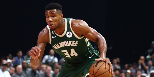 Nba, Antetokounmpo trascina Milwaukee: rimonta da urlo contro Portland