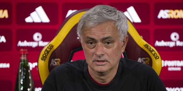 Mourinho e la frase in sala stampa sull'arbitro: "Vedrete che succede con Mancini"