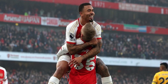 Premier, l'Arsenal resta in vetta: 2-1 al Wolverhampton. United ko