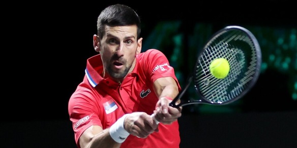 Djokovic vende all'asta la sua racchetta: la cifra è la più alta mai pagata