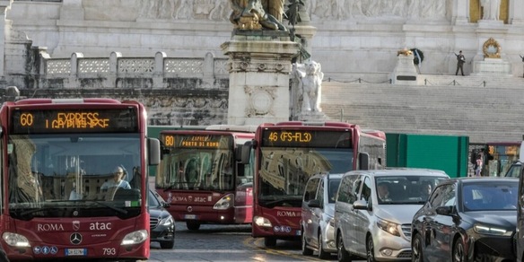 Roma, su autobus e metro si viaggia gratis per Natale: info, orari e date