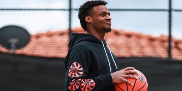 Nba, il figlio di LeBron James torna in campo dopo l'arresto cardiaco