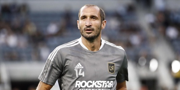 Chiellini lascia il calcio giocato: l'annuncio sui social