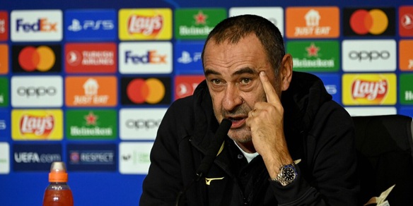 Il giornalista chiede la formazione, la risposta di Sarri prima dell'Atletico è esilarante