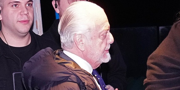 Napoli, ecco l’incredibile menu della cena di Natale. Osimhen, che look!