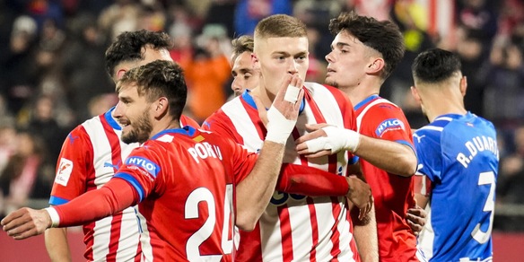 Liga, il Girona risponde al Real: tris all'Alaves e testa della classifica