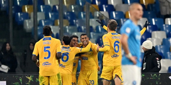 Napoli-Frosinone 0-4, rivivi la diretta: poker storico, azzurri fuori agli ottavi