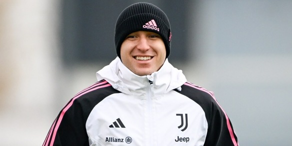 Vlahovic segna, la Juve vince a Frosinone: Chiesa scatenato sui social