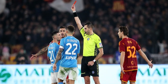Napoli, Politano espulso: tifosi azzurri infuriati con l'arbitro Colombo