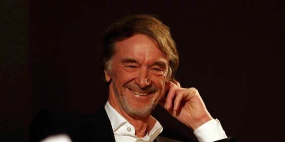 Manchester United, è il giorno di Ratcliffe: rileverà il 25% delle quote