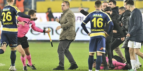 Turchia, rilasciato il presidente dell'Ankaragucku dopo il pugno a Meler