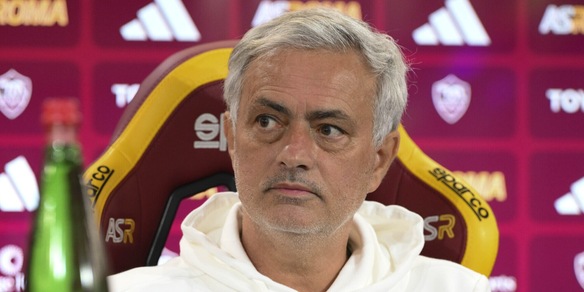 Rivivi diretta Mourinho, la conferenza stampa prima di Juve-Roma