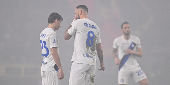 Genoa-Inter, fumogeni e 'nebbia' a Marassi: partita interrotta per 7'