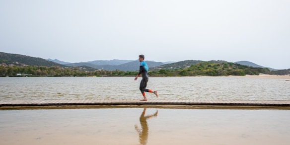 Correre con il caldo, cosa diminuire: velocità o distanza? Quando e perchè