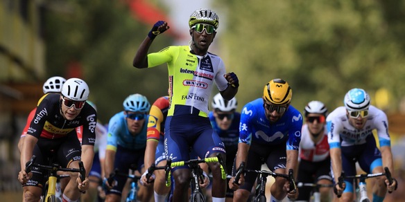 Tour de France, terza tappa: vince Girmay, Carapaz nuova maglia gialla