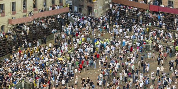 Il Palio di Siena rinviato per pioggia