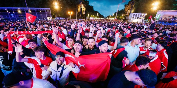 In Germania la festa è tutta turca: ora l'obiettivo è la finale