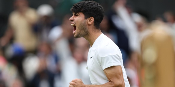 Alcaraz ai quarti a Wimbledon: soffre contro Humbert, ma vince in lotta