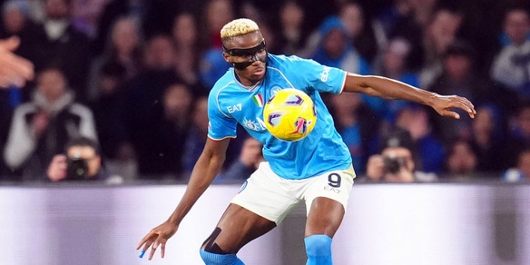 Osimhen resta al Napoli, clamoroso? Non per i bookie