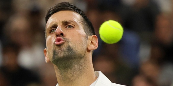 Djokovic infastidito dal giornalista della BBC, dopo 98 secondi si alza e va via
