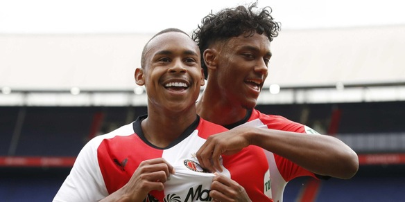 Feyenoord, il nuovo logo scatena l'ironia social: un dettaglio non sfugge ai tifosi