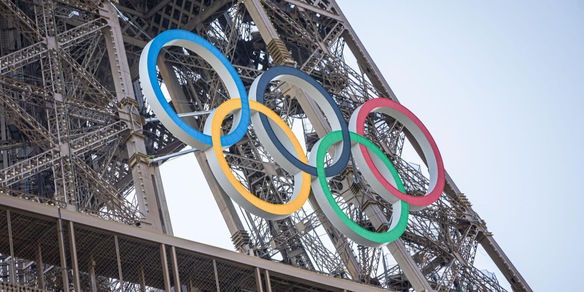 Olimpiadi, protesta folle a Parigi: lanciati chiodi sulle strade!
