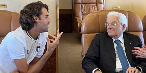 Mattarella arriva a Parigi. E con lui c'è... Tamberi