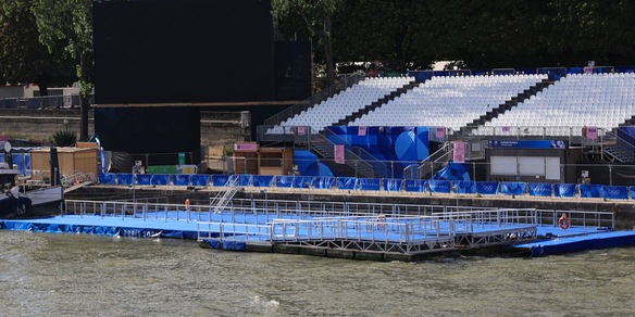 Olimpiadi, che guaio! Senna troppo inquinata, rinviato il triathlon maschile