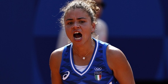 Paolini, clamorosa eliminazione alle Olimpiadi: avanti nel doppio con Errani. Musetti avanza