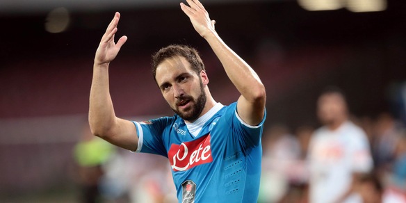 Calciomercato Napoli, l'Atletico Madrid alza l'offerta per Higuain