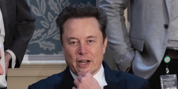 Elon Musk critica il CIO e sta dalla parte di Angela Carini