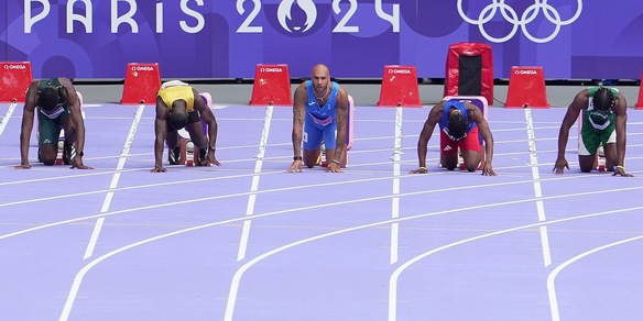 Jacobs punto da un'ape prima dei 100 metri: cosa ha mostrato ai giornalisti