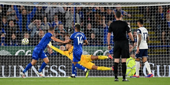 Premier League, l'eterno Vardy salva il Leicester: pari con il Tottenham
