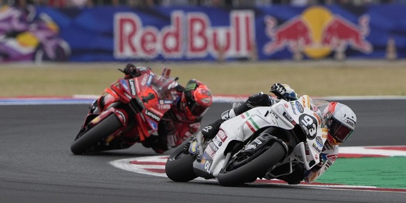 MotoGp, trionfa Marquez a San Marino. Bagnaia arriva secondo