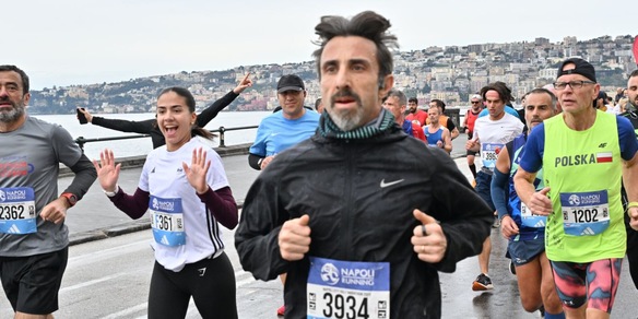 Il cuore della staffetta di Napoli City Half Marathon si fa in quattro per il Charity Program