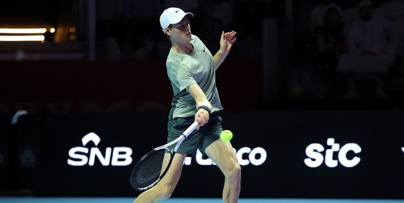 Sinner strapazza Medvedev 6-0, 6-3 al Six Kings Slam: ora sfida Djokovic