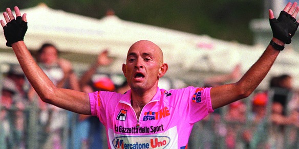Pantani, bello e dannato: un italiano vince a Parigi