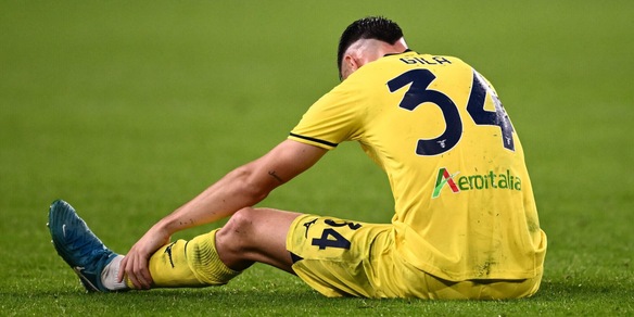 Un autogol di Gila condanna la Lazio in dieci: la Juve aggancia il Napoli in testa